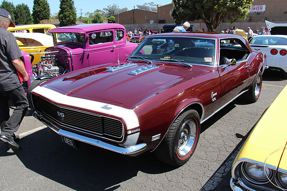 1968_Chevrolet_Camaro_RS_SS_(15888232432)
